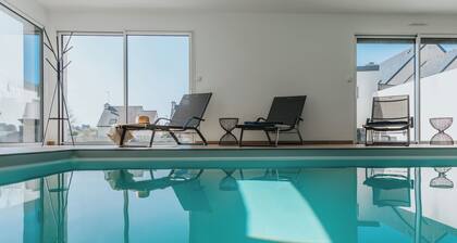 New, modern villa • Heated indoor pool 4 bedrooms 4 bathrooms - 8pers and 2children