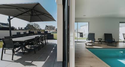 New, modern villa • Heated indoor pool 4 bedrooms 4 bathrooms - 8pers and 2children