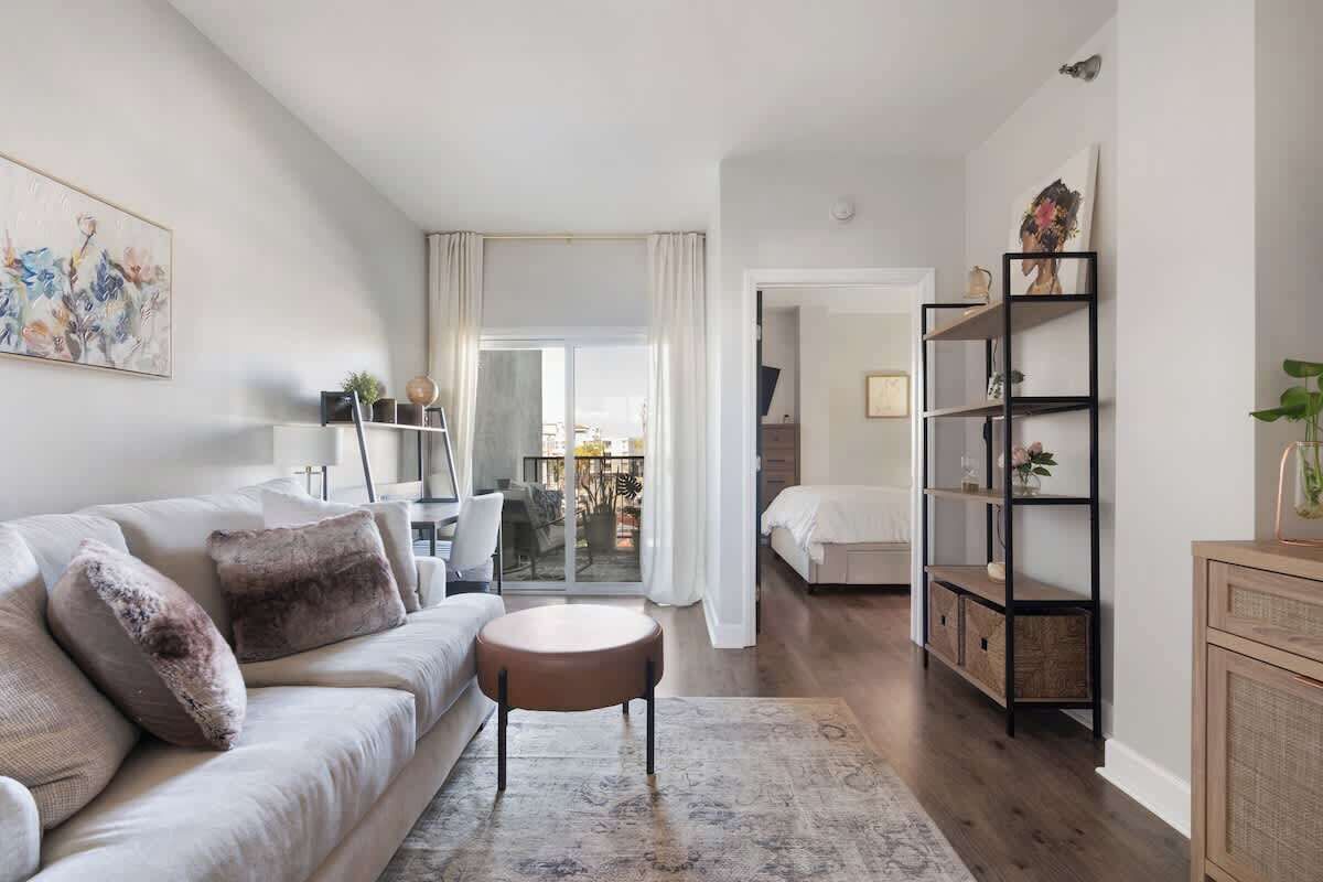 Televisión y oficina 