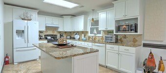 4BR, 3BA, Near Folly Field Beach, Sleeps 18