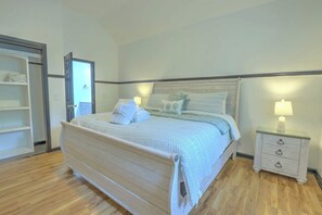 4 habitaciones, escritorio, tabla de planchar con plancha y wifi 