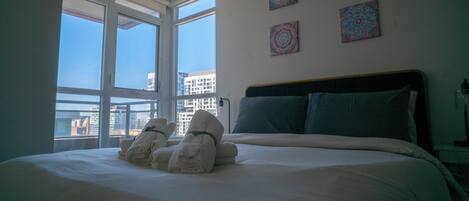 3 dormitoris, planxa i posts de planxar, wifi i roba de llit