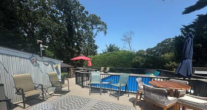Welcoming 3-bdrm house with AC, heated pool with outdoor entertainment space