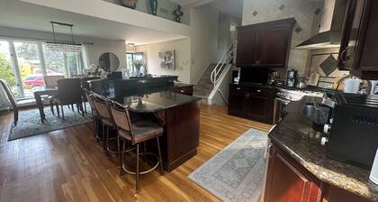 Welcoming 3-bdrm house with AC, heated pool with outdoor entertainment space