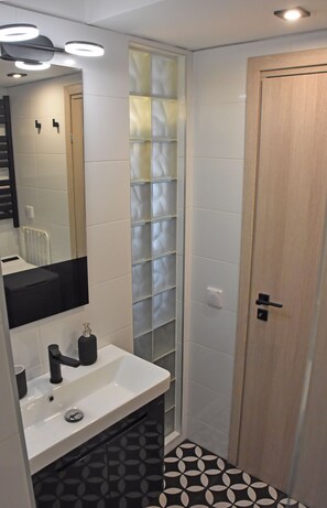 Shower, hair dryer, towels, soap - Cozy studio 50m from the beach of Rafina & 700m from the port (Rafina)
