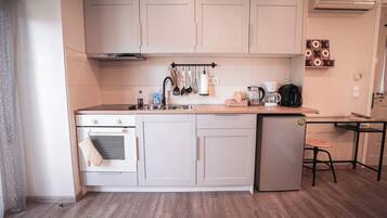 Frigorifero, forno, macchina per tè/caffè, bollitore elettrico