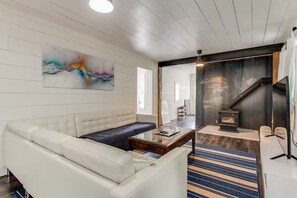 Télévision, cheminée