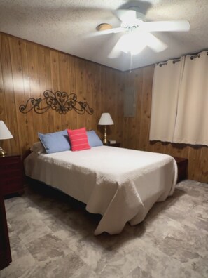 4 chambres, fer et planche à repasser, Wi-Fi, draps fournis