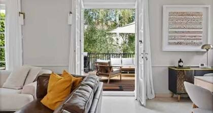 Superb 3-bedroom house in Le Mesnil-le-Roi – Quick Access to Paris