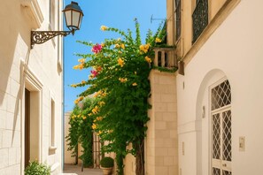 Exterior detail - Detached Tower with Terrace (Lecce)