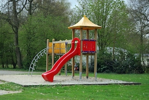 House | Children's area - Modern House, in a Park Near the Veluwemeer (Hulshorst)