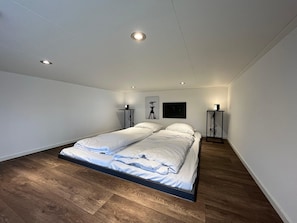 House | 3 bedrooms, individually furnished, bed sheets - Modern House, in a Park Near the Veluwemeer (Hulshorst)