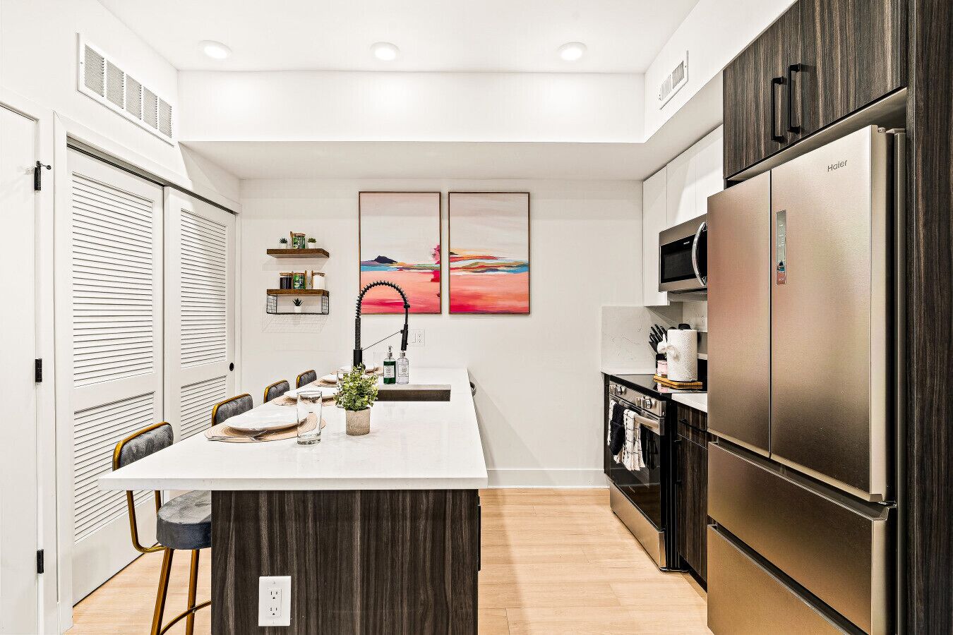 Refrigerador, microondas, horno y parrilla de estufa 