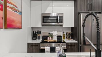 Fridge, microwave, oven, stovetop