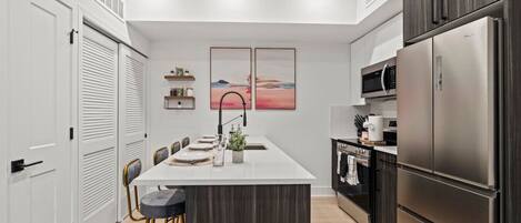 雪櫃、微波爐、焗爐、爐具