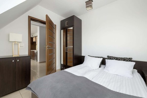 1 habitación, tabla de planchar con plancha, wifi y ropa de cama 