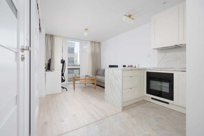 Interior - Pereca 2 | Warszawa | Modern Apartment | Remote Working | Smart TV & WiFi | City (Warszawa)