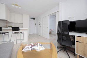 Interior - Pereca 2 | Warszawa | Modern Apartment | Remote Working | Smart TV & WiFi | City Centre (Warszawa)