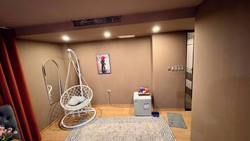 Deluxe Double Room | Living area | 49-inch Smart TV with satellite channels, fireplace, tablet