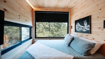 1 habitación, escritorio, tabla de planchar con plancha y wifi