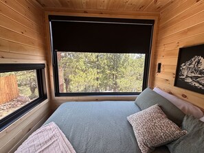 Unclassified image, 4 of 40, button