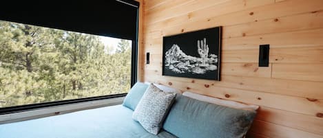 1 habitación, escritorio, tabla de planchar con plancha y wifi