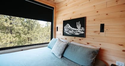 Luxurious, Riverside Chalet! Romantic Mountain Views