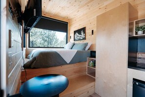 Unclassified image, 3 of 40, button