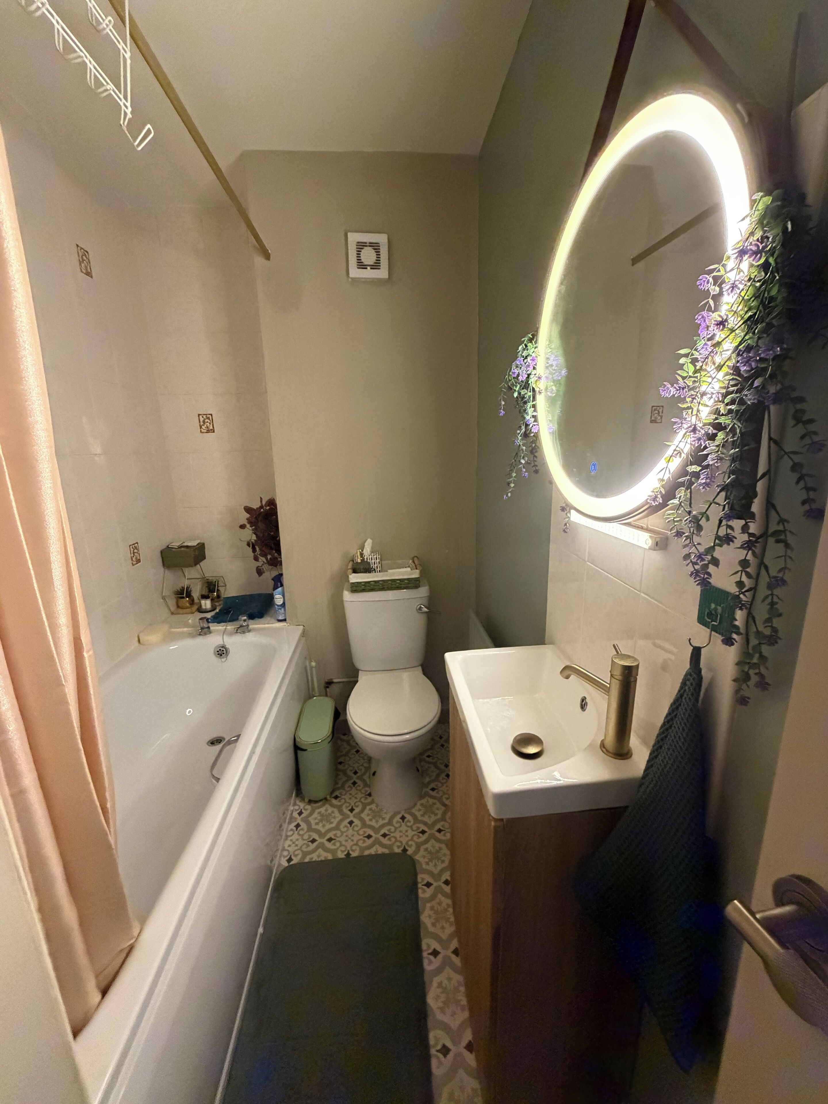 Hårtørrer, håndklæder, Sæbe, Toiletpapir