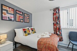 8 habitaciones, tabla de planchar con plancha y cuna de viaje