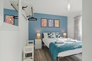 8 habitaciones, tabla de planchar con plancha y cuna de viaje 