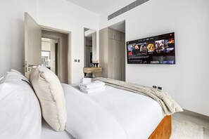 2 makuuhuonetta, työpöytä, silitysrauta/-lauta, ilmainen Wi-Fi