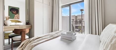 2 slaapkamers, een bureau, een strijkplank/strijkijzer, gratis wifi