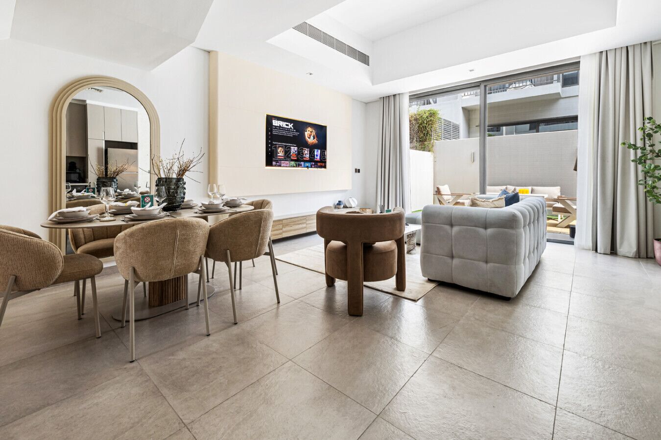 智能電視、電子遊戲、書籍