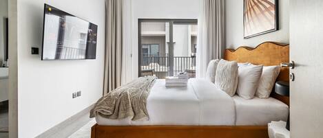 2 quartos, escrivaninha, ferros/tábuas de passar roupa