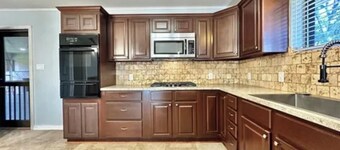 Kirk’s Kilgore Kottage - 3 bedrooms, 2 bath House