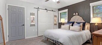 Kirk’s Kilgore Kottage - 3 bedrooms, 2 bath House