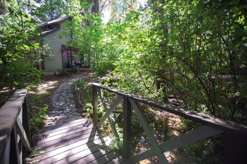 Beaver Garden Loft | Creekside Designer Stay in Beaverton