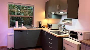 Fridge, microwave, dishwasher, coffee/tea maker