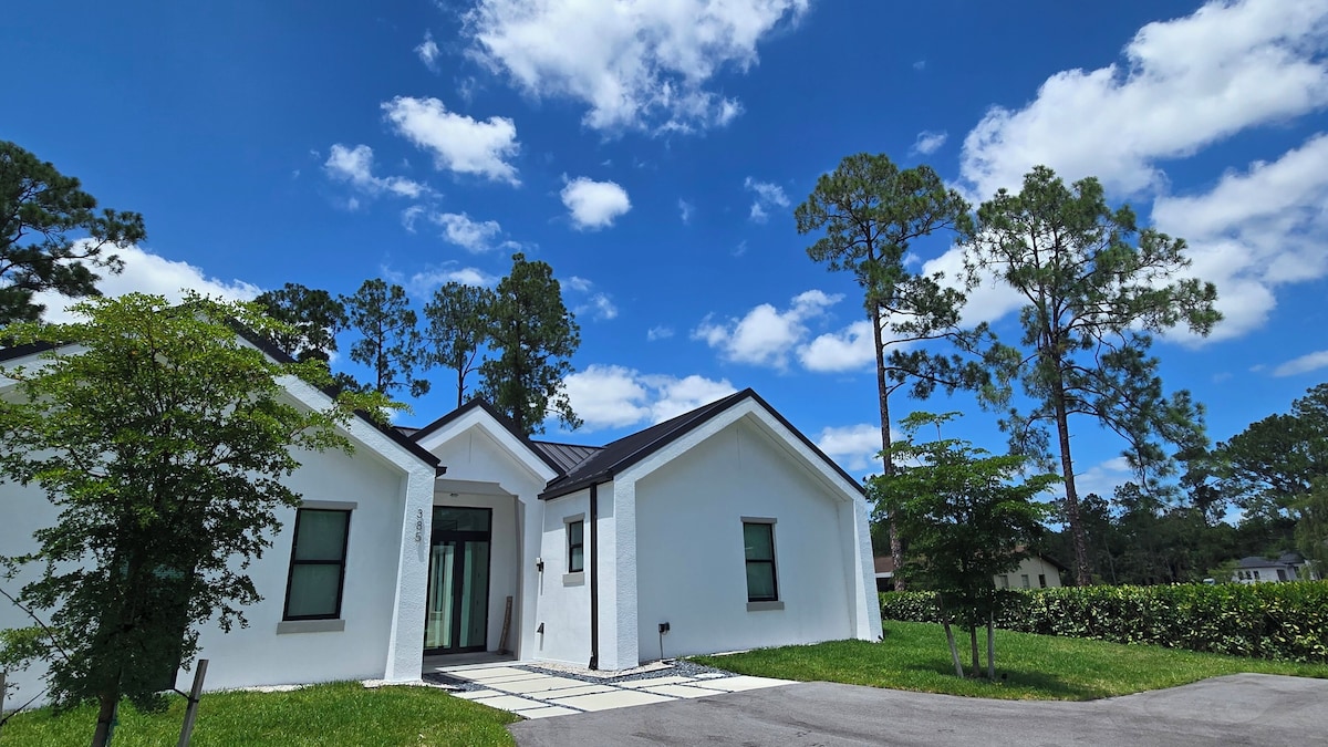 Photo 18 of Relaxing 2-Bedroom Retreat in Secluded area, Lush Surroundings