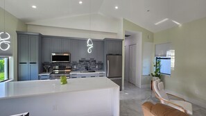 Micro-ondes, four, plaque de cuisson