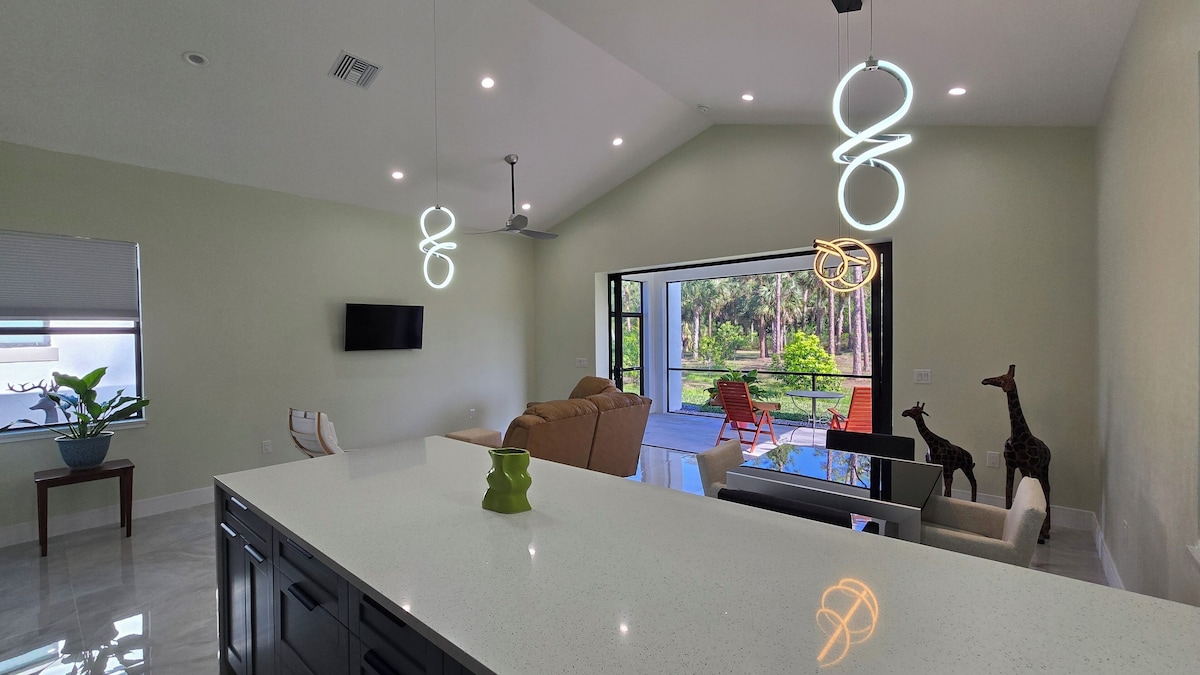 Photo 13 of Relaxing 2-Bedroom Retreat in Secluded area, Lush Surroundings