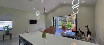 Relaxing 2-Bedroom Retreat in Secluded area, Lush Surroundings