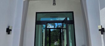 Relaxing 2-Bedroom Retreat in Secluded area, Lush Surroundings