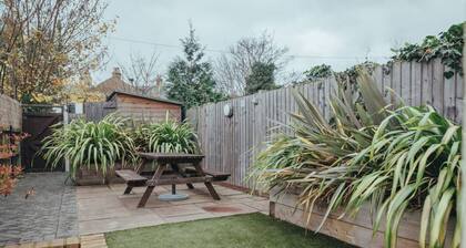 3 Bed Family House Free Parking