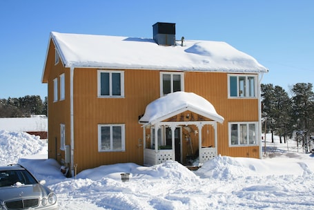 Exterior. Villa Ilstad - your vacation spot in Lapland, in summer and winter.