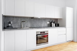Refrigerador, microondas, horno y parrilla de estufa