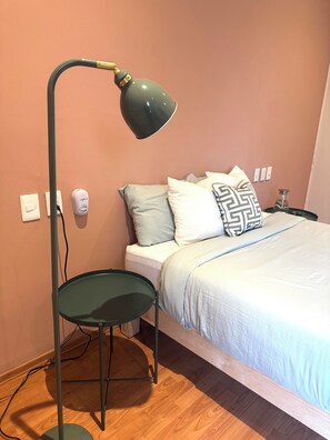 1 habitación, tabla de planchar con plancha y internet 