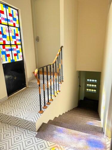 Private room with private bathroom in the Americana neighborhood