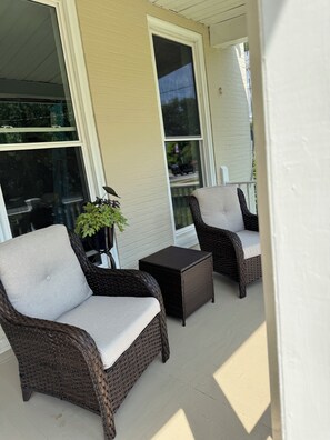 Terrace/patio - Charming Retreat with Vintage Vibes - Steps to the Erie Canal (Albion)